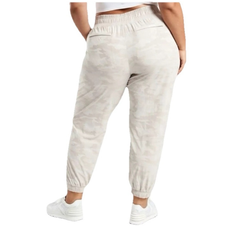 NWT Athleta Brooklyn Camouflage Joggers Size:26 (4X) Women Semi Fitted Skim Easy